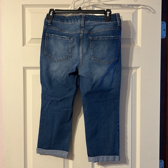 Time & Tru Medium Wash Jean Capris 6 - Picture 4 of 4